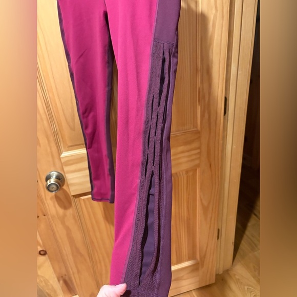 Fabletics Powerhold Pink Maroon Burgundy Cropped Athletic women’s leggings - Picture 2 of 12
